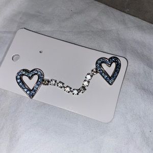 Silver tone brooch 105